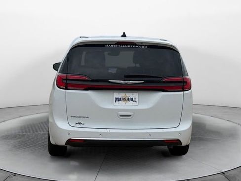 Used 2024 Chrysler Pacifica Touring-L FWD image 4