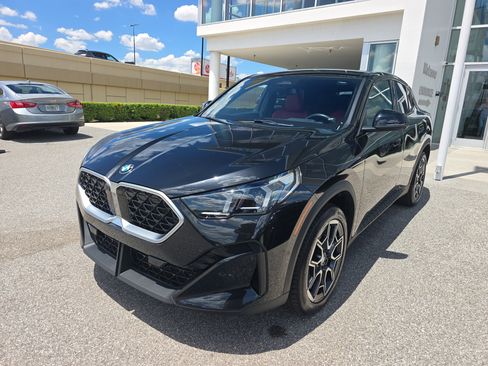 Used 2025 BMW X2 xDrive28i AWD/4WD image 3