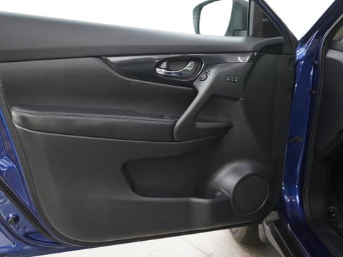 Used 2019 Nissan Rogue SL w/ Premium Package AWD/4WD image 19