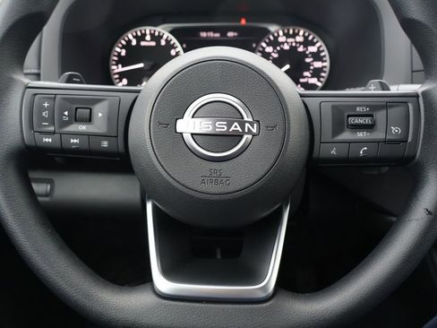 Used 2025 Nissan Pathfinder S image 13