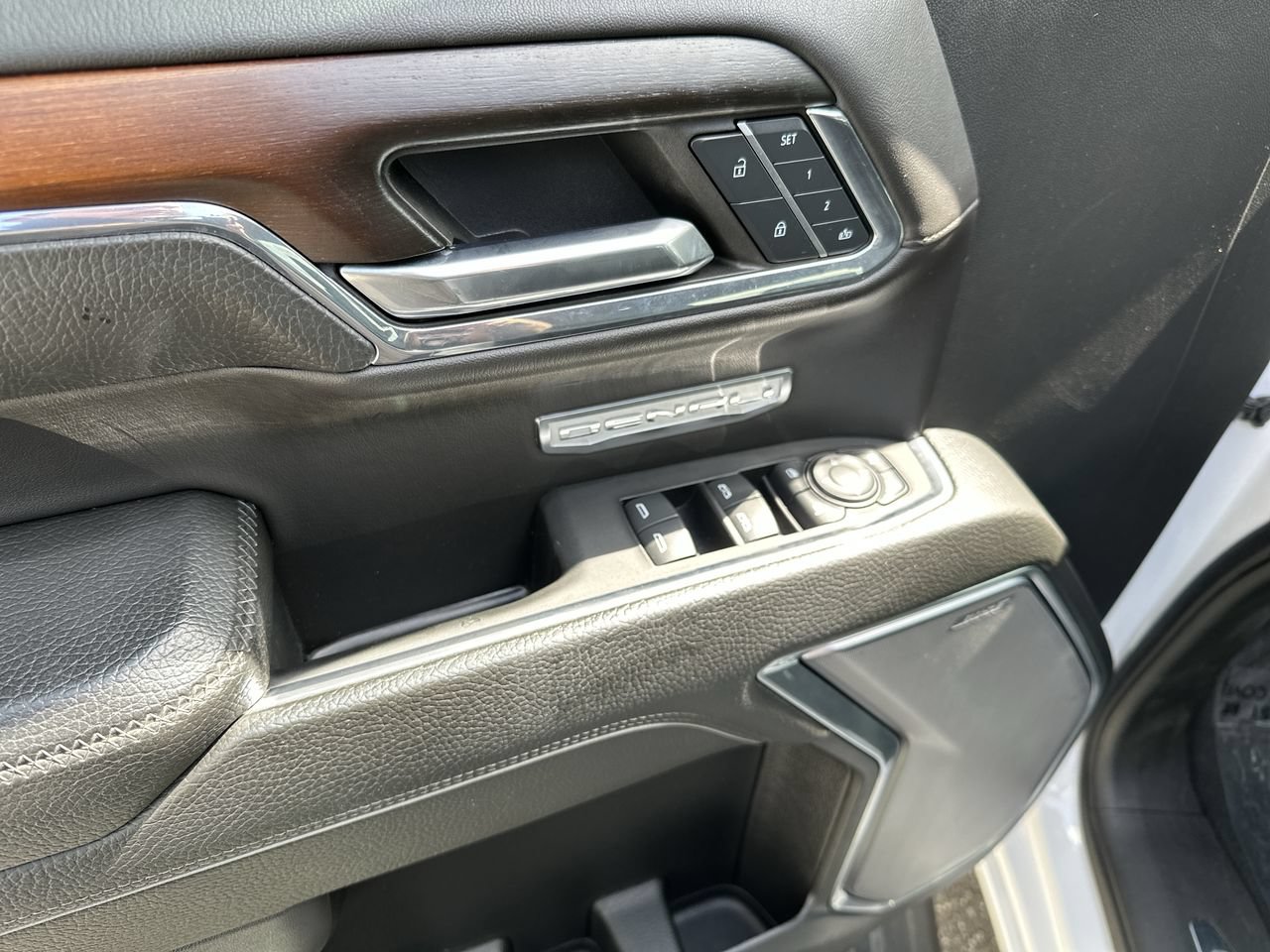 Used 2024 GMC Sierra 1500 Denali AWD/4WD image 5