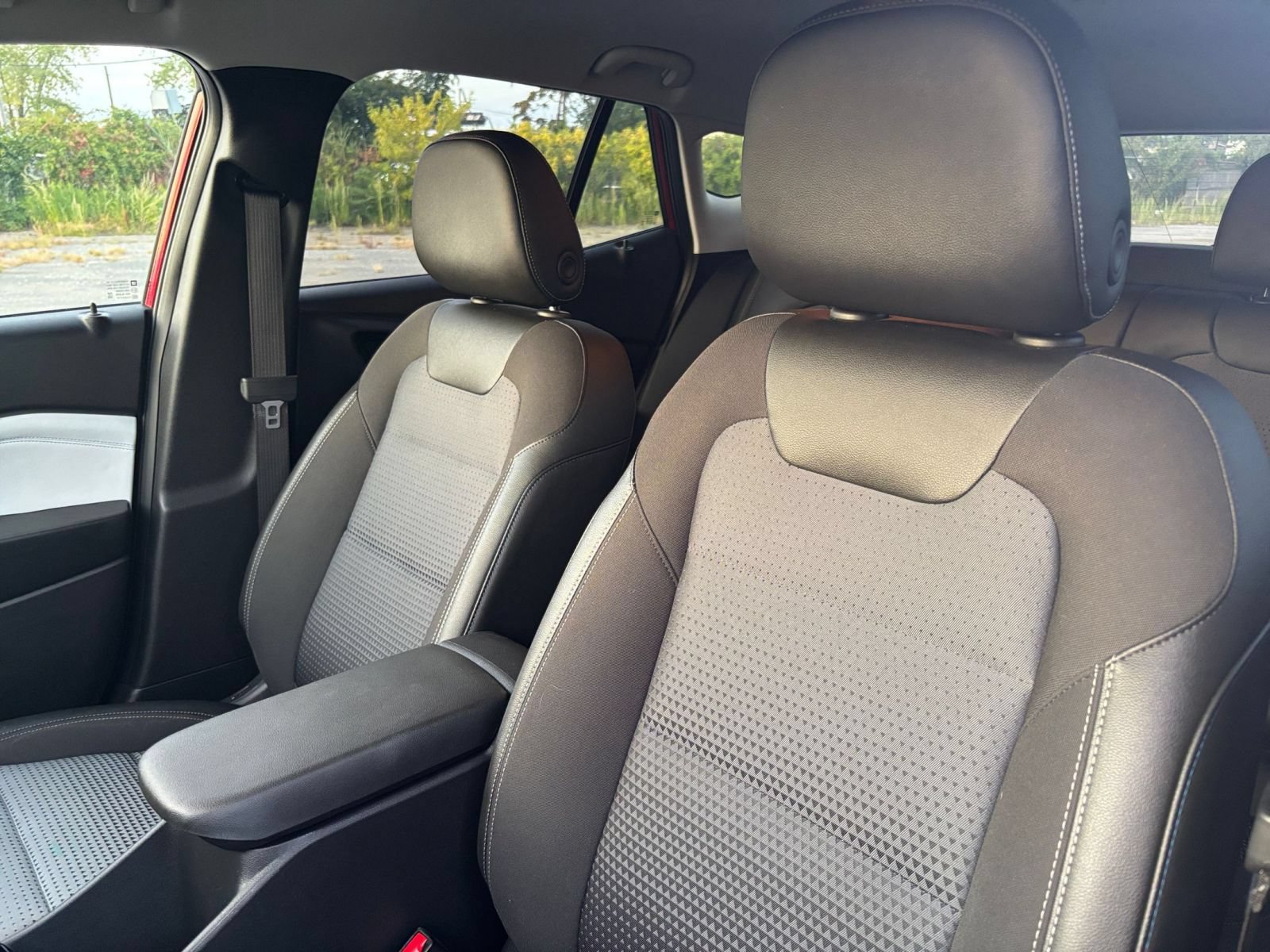 Used 2025 Chevrolet Trax LT FWD image 32