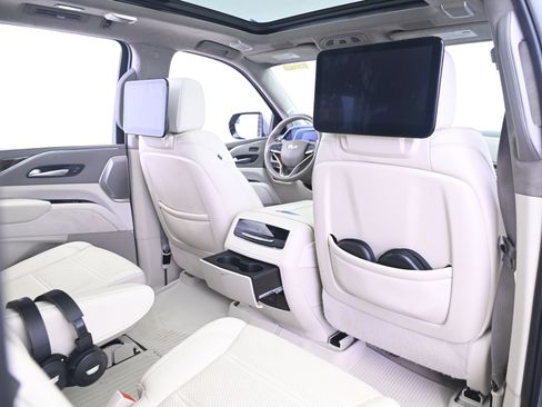 Used 2022 Cadillac Escalade ESV Premium Luxury Platinum AWD/4WD image 18