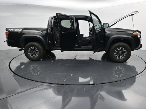 Used 2022 Toyota Tacoma TRD Off-Road w/ Technology Package AWD/4WD image 38