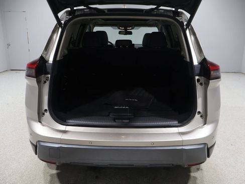 Used 2025 Nissan Rogue SL w/ SL Premium Package image 21