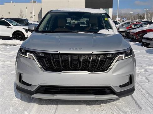 Used 2023 Kia Carnival LX image 13