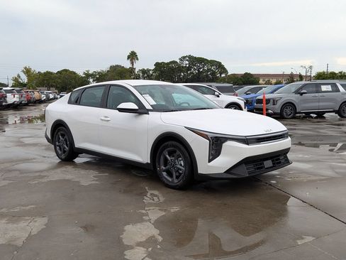 New 2026 Kia K4 FWD image 2