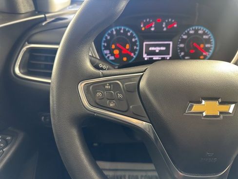 Used 2018 Chevrolet Equinox LT image 23