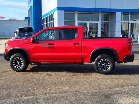 Used 2024 Chevrolet Silverado 1500 ZR2 w/ Technology Package image 2