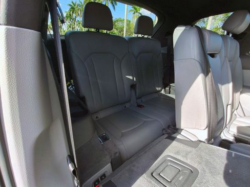 Used 2019 Audi Q7 3.0T Prestige AWD/4WD image 12