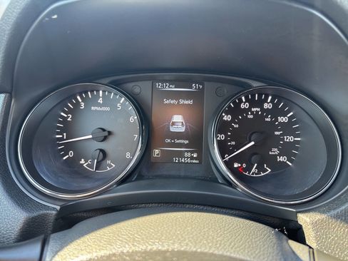 Used 2017 Nissan Rogue SV image 15