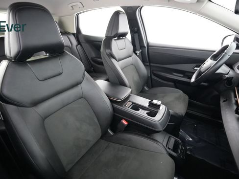Used 2024 Nissan Ariya AWD image 23