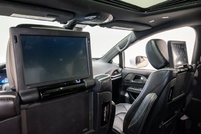 Used 2022 Chrysler Pacifica Limited w/ Uconnect Theater Family Group FWD image 33
