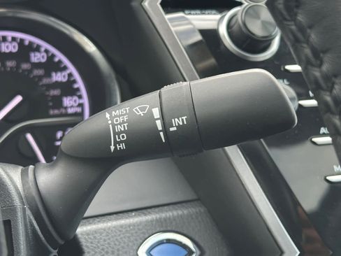 Used 2020 Toyota Camry XLE image 20