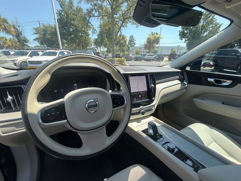 Used 2024 Volvo XC60 B5 Plus w/ Protection Package Premier AWD/4WD image 28