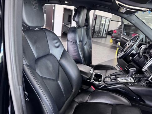 Used 2018 Porsche Cayenne Platinum Edition image 12