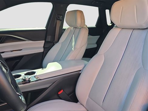 Used 2024 Cadillac Lyriq Sport image 7