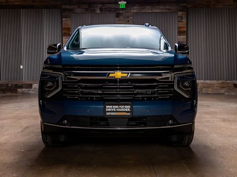 Used 2025 Chevrolet Suburban Premier w/ Sun And Tow Package image 2