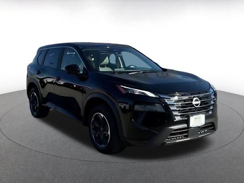 Used 2025 Nissan Rogue SV image 3