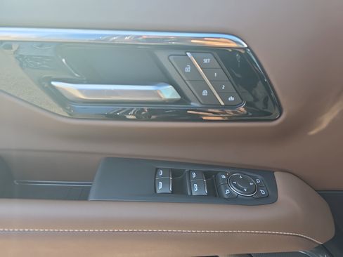 Used 2025 Chevrolet Tahoe High Country image 30