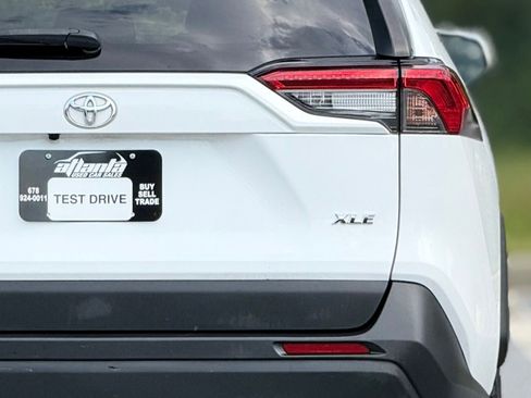 Used 2020 Toyota RAV4 XLE FWD image 17