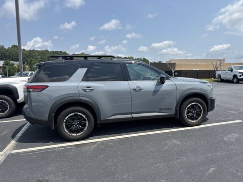 Used 2023 Nissan Pathfinder Rock Creek AWD/4WD image 3