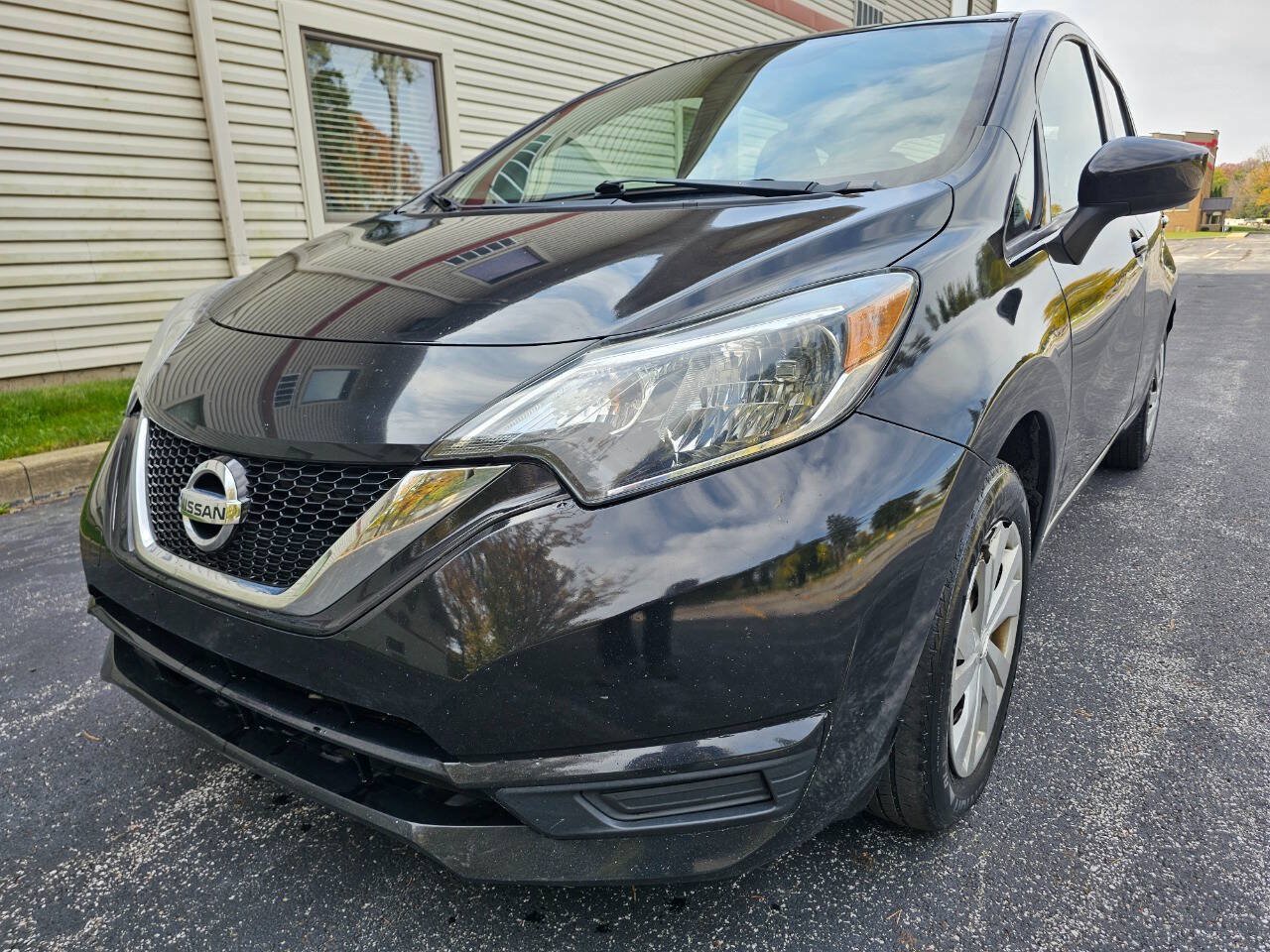 Used 2017 Nissan Versa Note SV FWD image 1