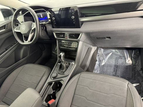 Used 2025 Volkswagen Taos SE image 11