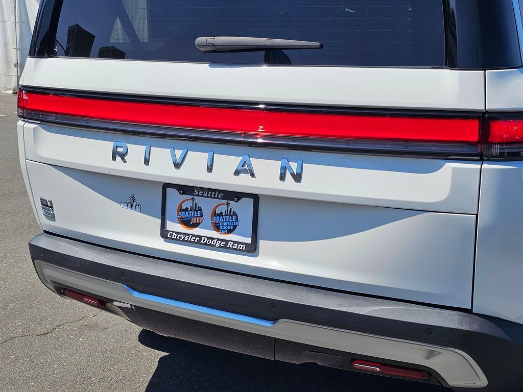 Used 2025 Rivian R1S Adventure Dual AWD/4WD image 14