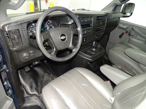 Used 2016 Chevrolet Express 2500 image 19