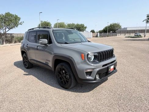 Used 2020 Jeep Renegade Altitude w/ UConnect 8.4 Nav Group AWD/4WD image 4