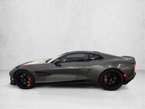 Used 2025 Aston Martin Vanquish RWD image 8