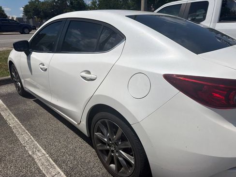 Used 2018 MAZDA MAZDA3 Touring FWD image 3