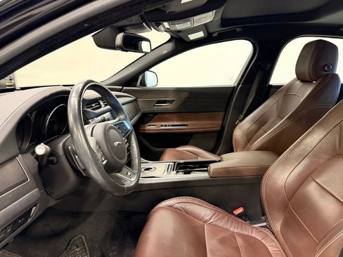 Used 2016 Jaguar XF S image 10