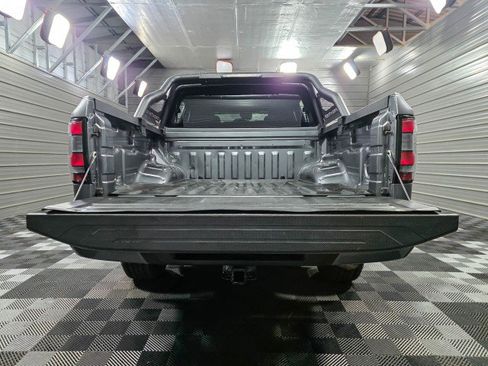 Used 2023 Nissan Frontier SV w/ Midnight Edition Package image 10