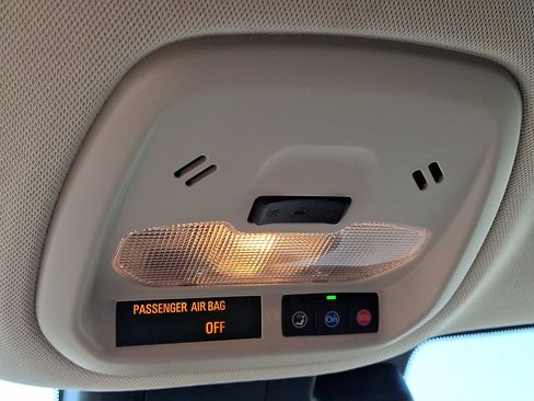 Used 2025 Chevrolet Trax LT FWD image 32
