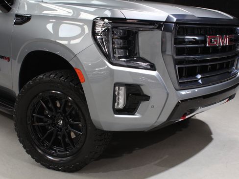 Used 2023 GMC Yukon XL AT4 w/ Technology Package AWD/4WD image 7