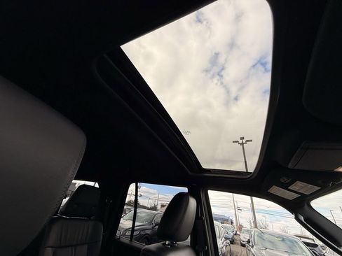 Used 2017 Lincoln Navigator Select image 19