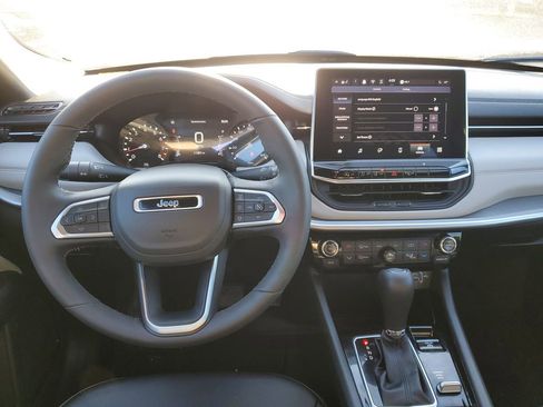 Used 2025 Jeep Compass Limited image 27