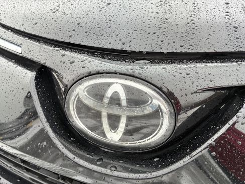 Used 2018 Toyota RAV4 LE w/ All Weather Liner Package image 9