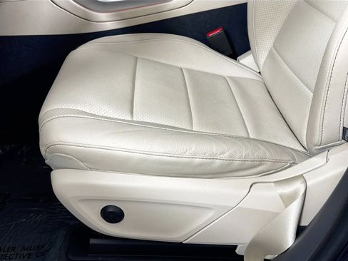 Used 2020 Mercedes-Benz GLE 350 w/ Premium Package image 25