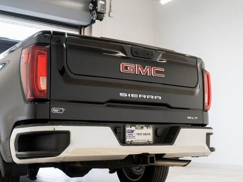 Used 2024 GMC Sierra 1500 SLT image 11