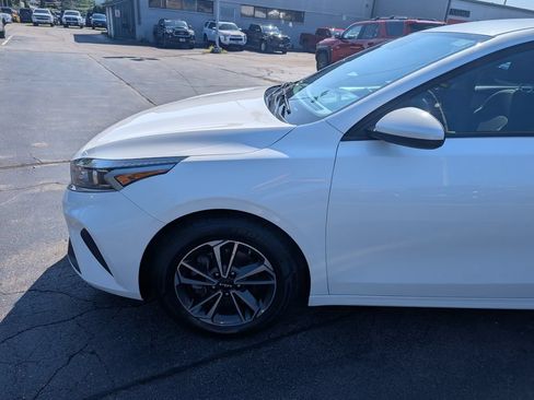Used 2023 Kia Forte LXS FWD image 2