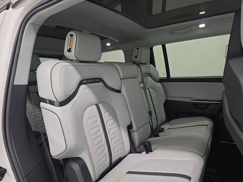 Used 2025 Rivian R1S Adventure AWD/4WD image 23