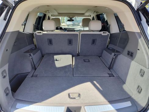 Used 2023 Cadillac XT6 Premium Luxury image 6