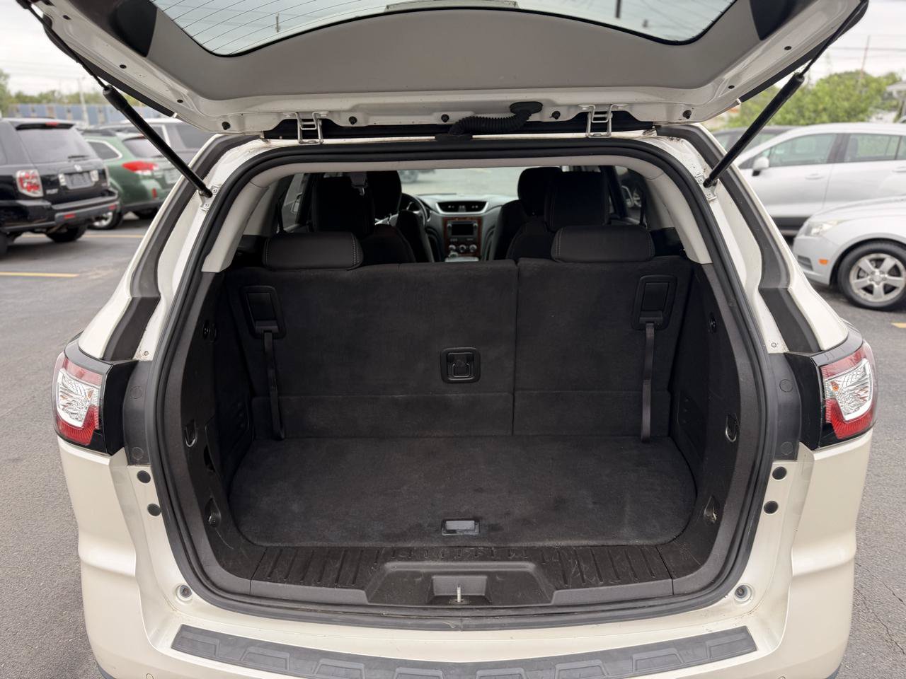 Used 2014 Chevrolet Traverse LT w/ LPO, 'HIT The Road' Package FWD image 38