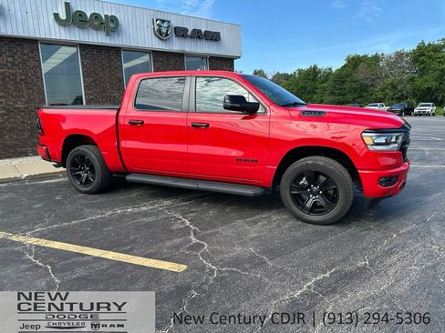 Used 2023 RAM 1500 Big Horn AWD/4WD image 3
