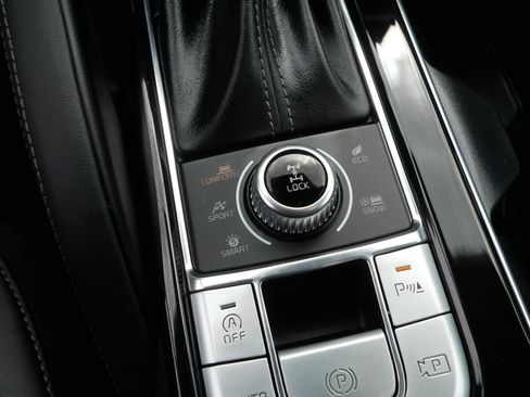 Certified 2024 Kia Telluride SX Prestige AWD/4WD image 32