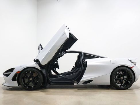 Used 2018 McLaren 720S image 11