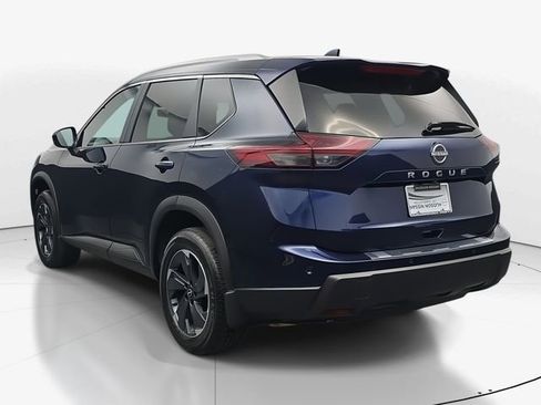 Used 2026 Nissan Rogue SV w/ SV Premium Package image 7